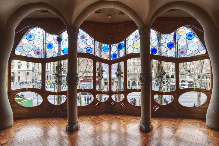 Ventana de la Casa Batlló en Barcelona, España