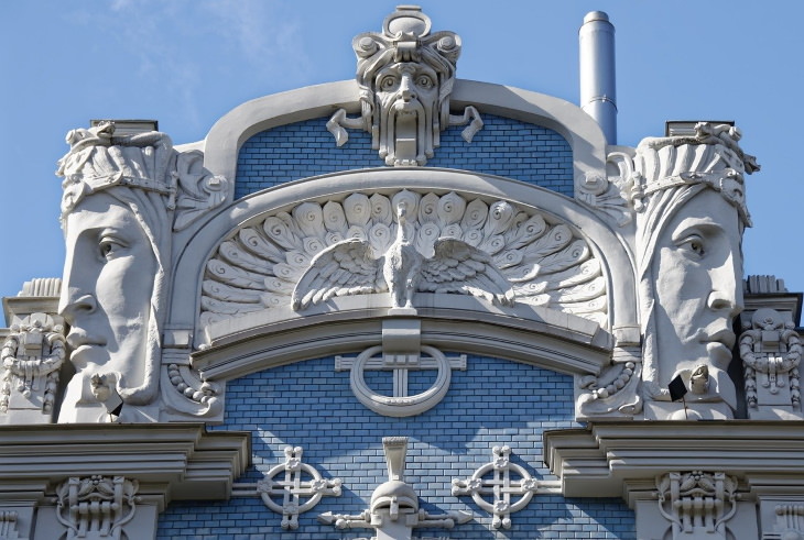 Primer plano de los edificios Art Nouveau de Riga, Letonia