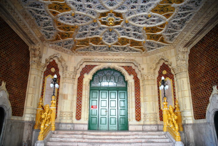 Edificios Art Nouveau Entrada del Museo de Artes Aplicadas de Budapest, Hungría