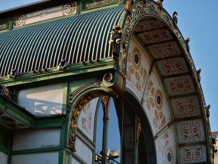 Edificios Art Nouveau Estación de metro Karlsplatz Pavilion en Viena, Austria detalle de la fachada