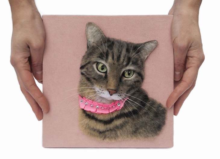 Retratos De Animales De Lana Afieltrada, gato con collar rosa
