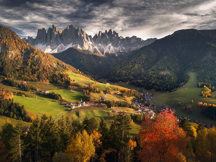 La Majestuosa Belleza De Los Alpes, Santa Maddalena, Dolomitas, Italia