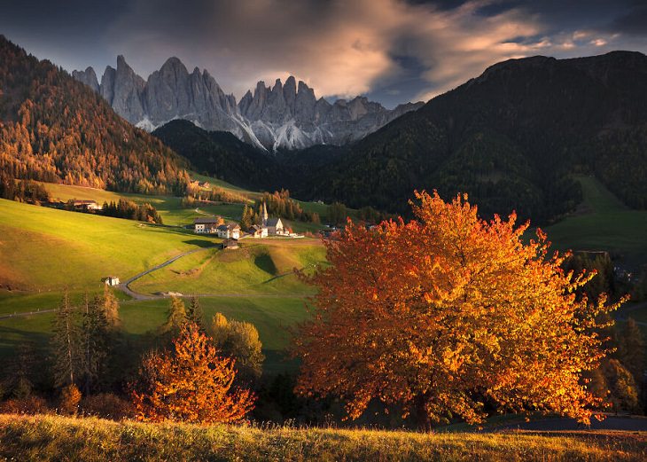 La Majestuosa Belleza De Los Alpes, Odle, Dolomitas, Italia