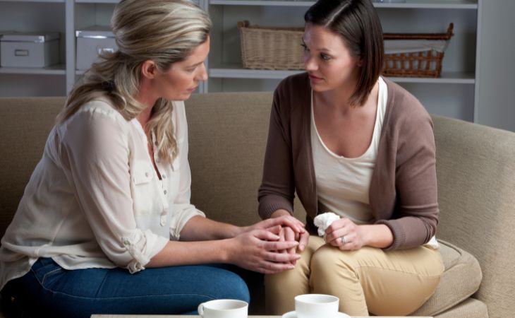 6 Consejos Para El Duelo, mujeres hablando y tomando té