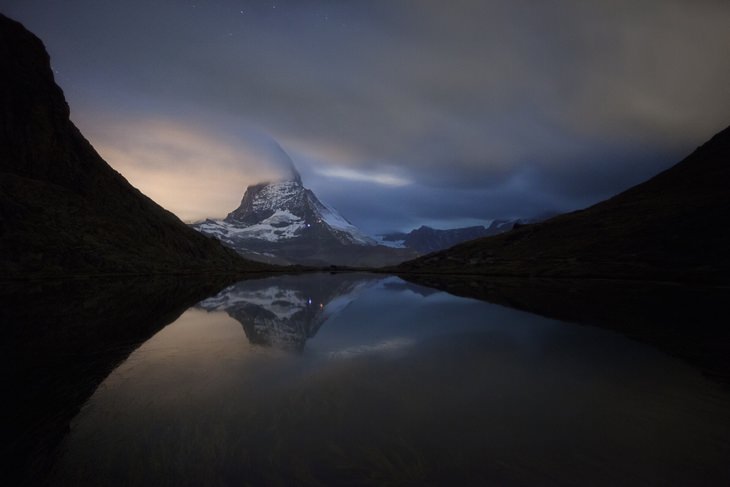 Los Alpes De Noche, montaña Matterhorn