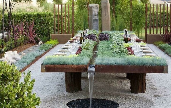 Ideas y trucos creativos de jardinería Mesa de exterior con jardín de hierbas integrado