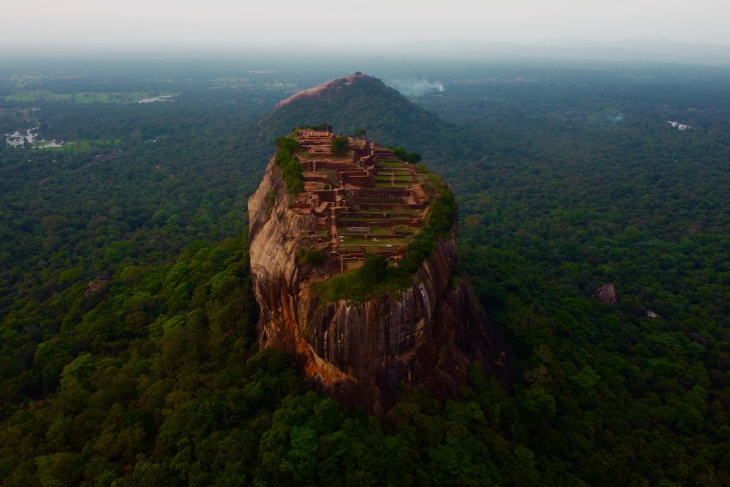 Arquitectura Del Sur De Asia, Fortaleza de roca de Sigiriya cerca de Dambulla, Sri Lanka