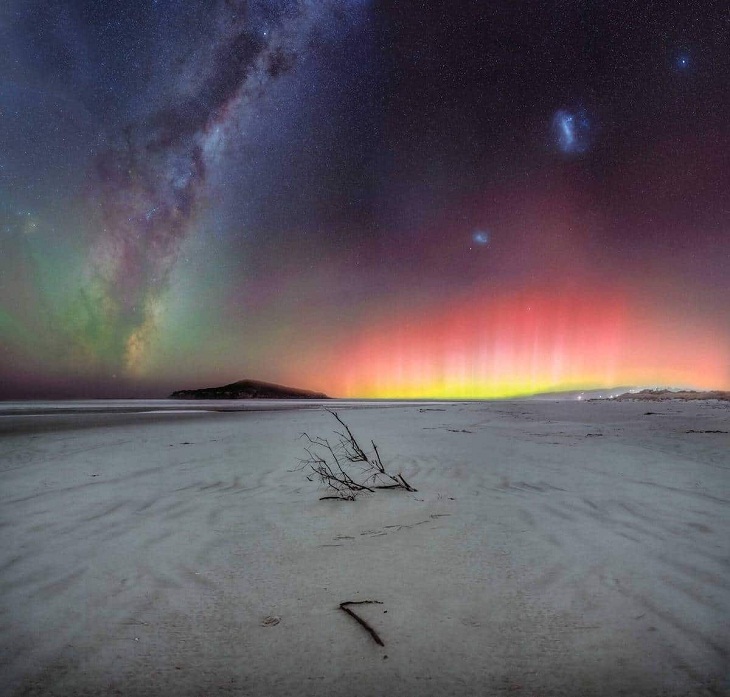 Fotógrafo De Auroras Boreales Del 2022, Explosiones del cielo de Kavan Chay