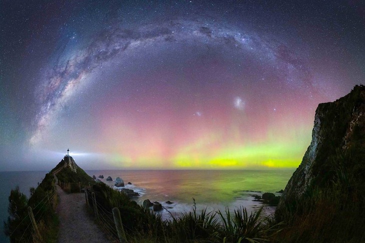 Fotógrafo De Auroras Boreales Del 2022, Aurora del faro de Nugget por Douglas Thorne