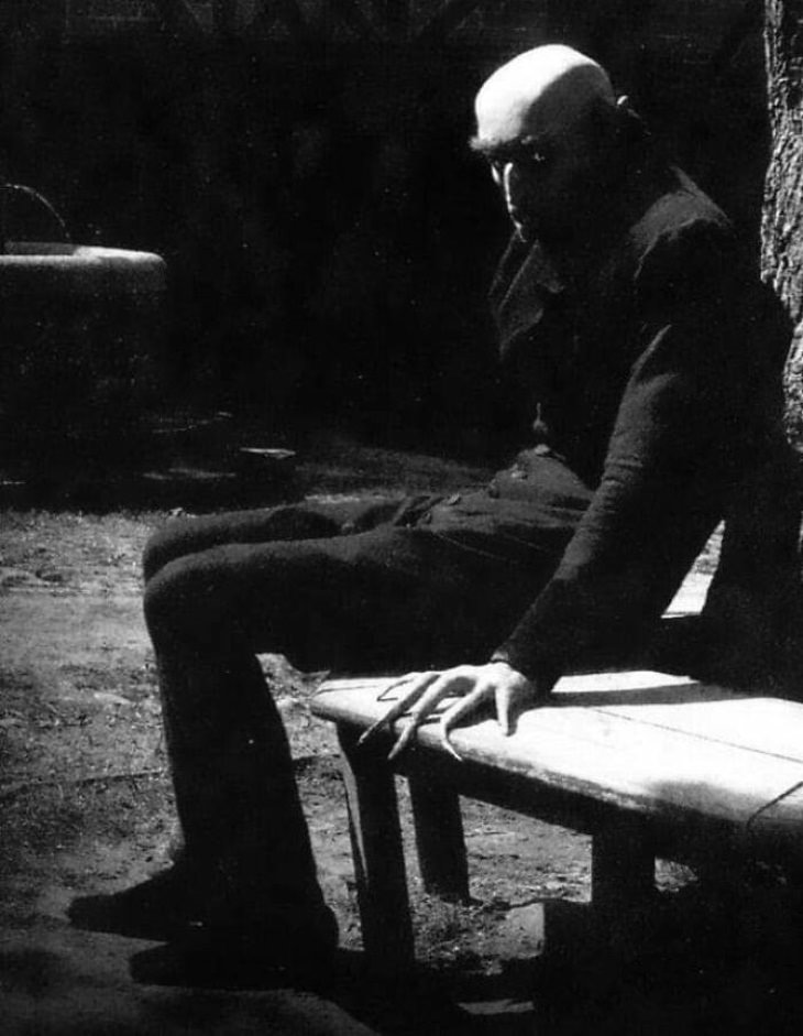 Fotos Históricas, Max Schreck descansando tras bambalinas de Nosferatu 