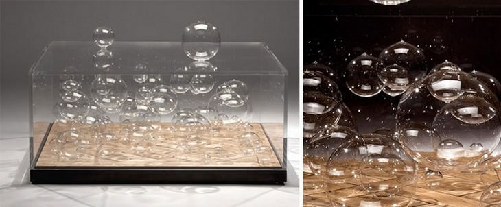 La mesa de burbujas flotantes