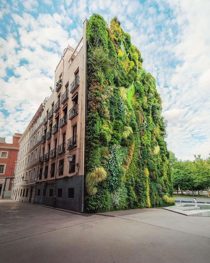 Edificios Verdes "CaixaForum Madrid" de Herzog y de Meuron (2007) - Madrid, España