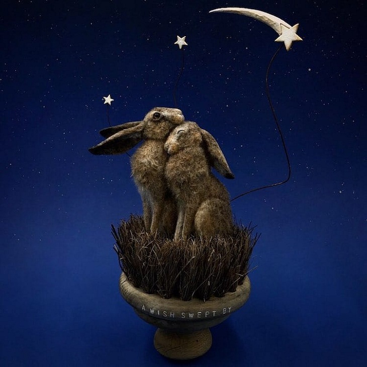 Adorables Esculturas De Fieltro, conejos contemplando las estrellas