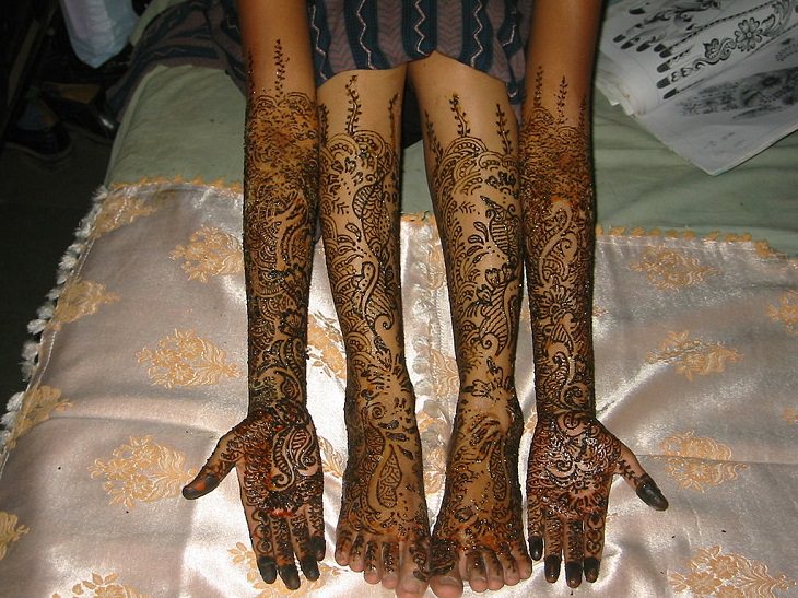 Tatuaje temporal, tradición India, árabe  