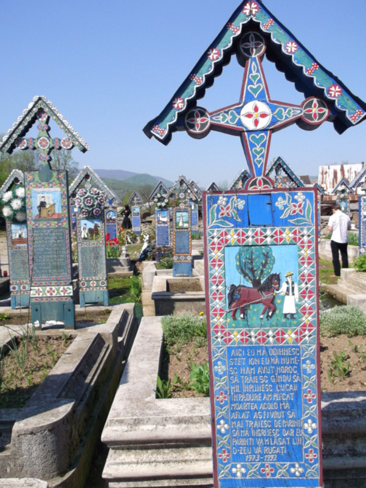 Cimitirul Vesel, el cementerio alegre de Rumania