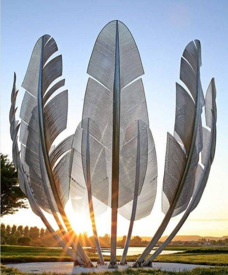  Estructuras y Esculturas Innovadoras, escultura de acero inoxidable en Irlanda se llama "Espíritus afines"