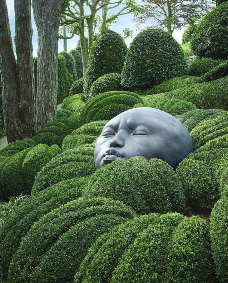 Estructuras y Esculturas Innovadoras, Esculturas de cabezas en los jardines de Étretat en Francia