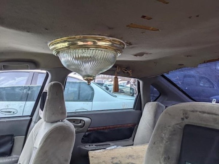Divertidas Soluciones Creativas, lámpara en auto