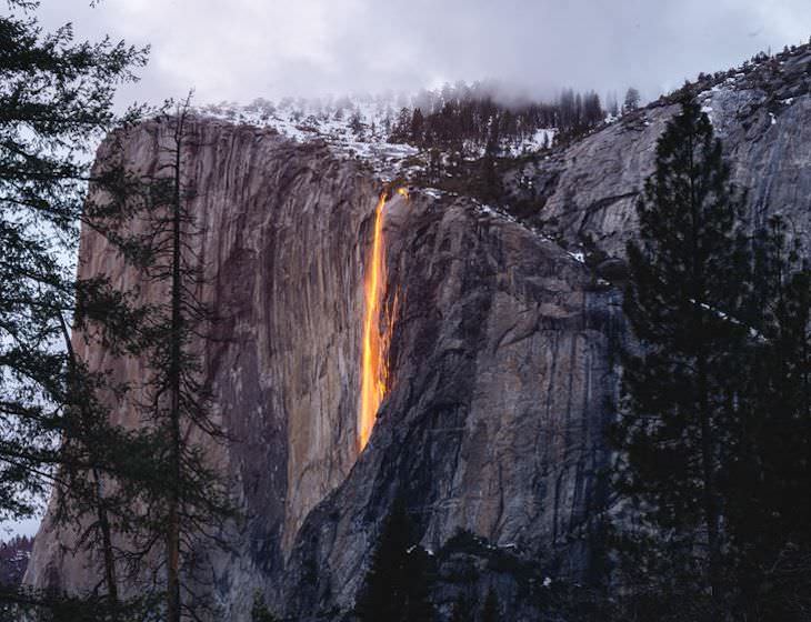 Fotos Magníficas De La Naturaleza, Una caída de fuego en el Parque Nacional Yosemite en California