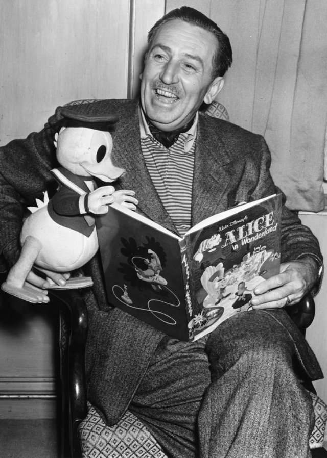 Fotos Antiguas a Color, Walt Disney con el Pato Donald, 1951
