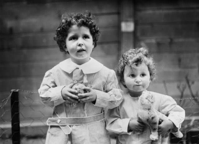 Fotos Antiguas a Color, Niños sobrevivientes del Titanic, 1912