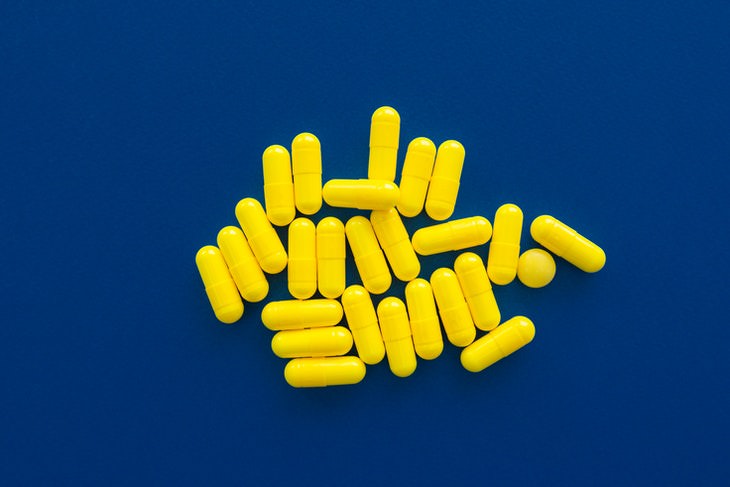 Cómo Funcionan Los Antibióticos, píldoras amarillas