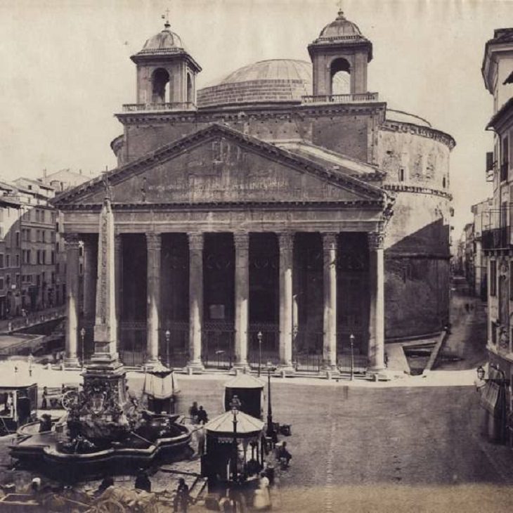 Momentos Históricos Capturados En Fotos, Una foto del Panteón de Roma, terminado en 125 d.C.