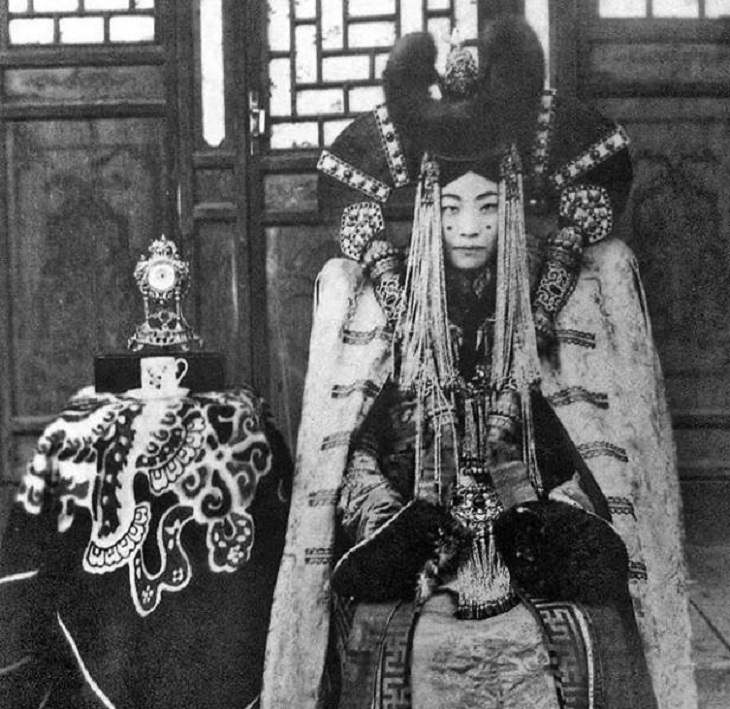 Momentos Históricos Capturados En Fotos, La reina Genepil (1905-1938), la última reina de Mongolia