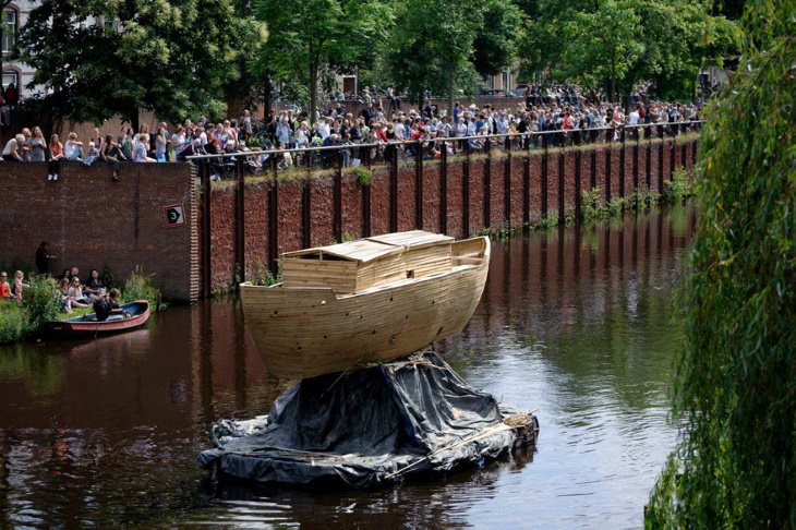 Desfile En El Agua Celebra El Arte De Hieronymus Bosch, arca