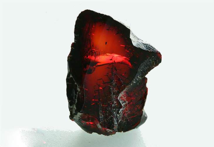 Hermosos Cristales y Piedras Preciosas, Ámbar rojo canadiense