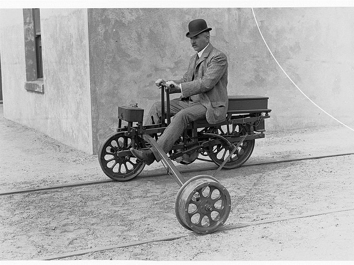 Vehículos inusuales de época, triciclo de motor ferroviario