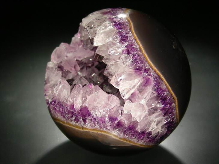 Hermosos Cristales y Piedras Preciosas, Geoda de amatista