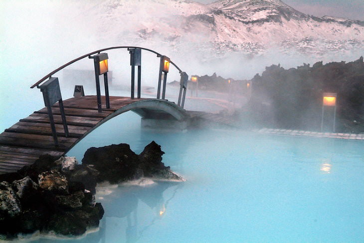 Hermosas aguas termales La Laguna Azul, Islandia
