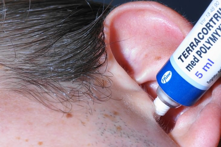 8 formas de dañar la salud del oído: tratamiento de gotas para los oídos