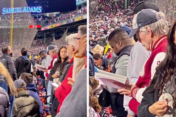Fotos asombrosas de Stephen King leyendo durante un partido de los Red Sox