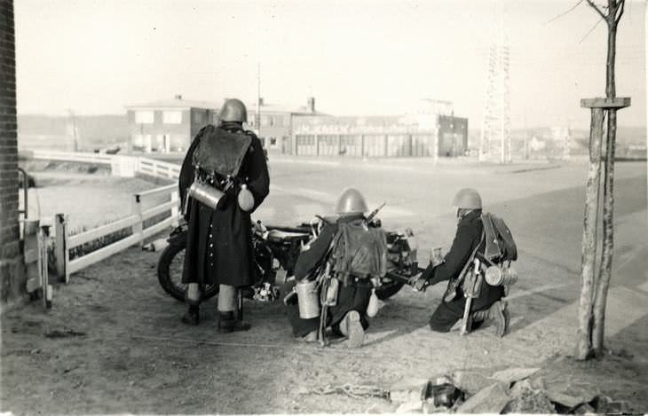 Fotos antiguas.Tripulación de una ametralladora durante la invasión de Dinamarca, 1940