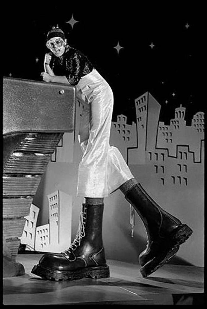 Elton como el Mago Pinball en la ópera rock de The Who, "Tommy" 1975.