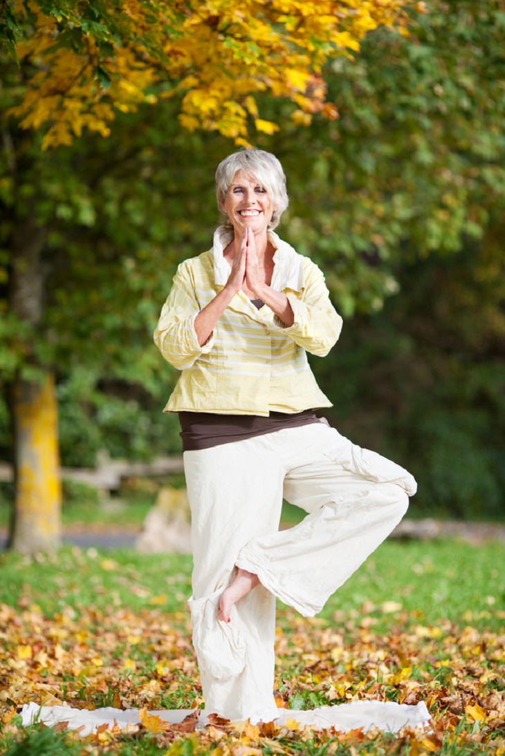 mayores, yoga, equilibrio 