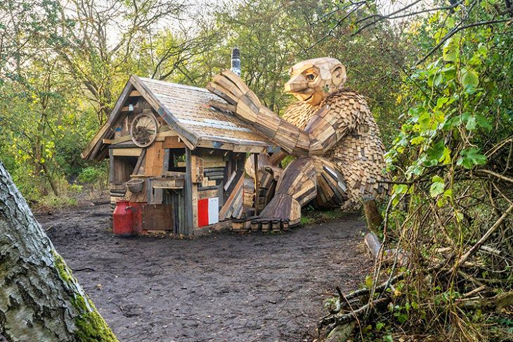 Trolls de madera, casa