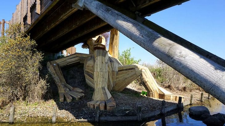 Trolls de madera, puente