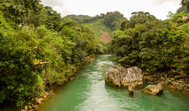 Hotel Resort Natural En Guatemala, río lento