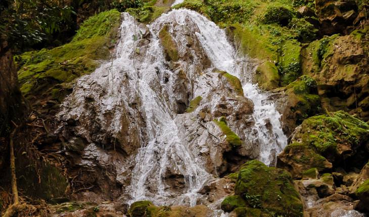 Hotel Resort Natural En Guatemala, cascadas en las rocas