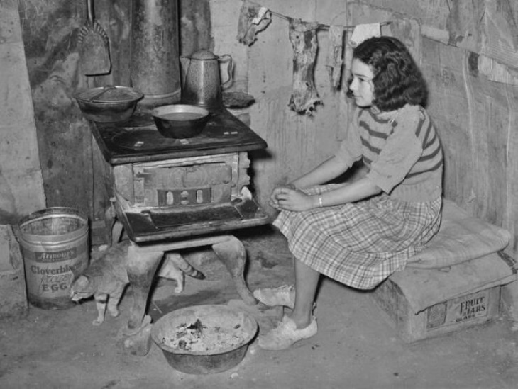 Fotografías Históricas, Una niña y su gato en San Antonio, Texas, 1939