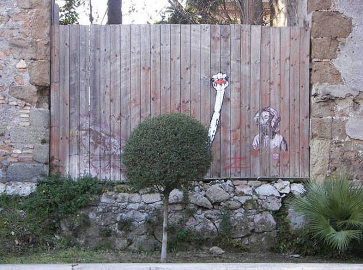 Plantas y arte callejero: avestruz