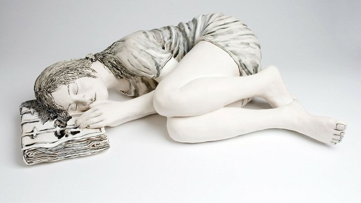 Figuras De Porcelana 3D, mujer durmiendo