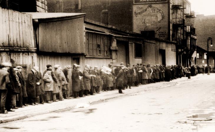 Consejos De Vida De La Gran Depresión, personas esperando en una fila
