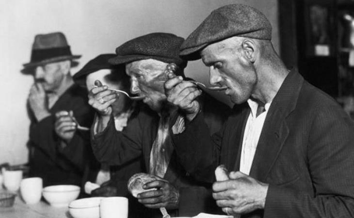 Consejos De Vida De La Gran Depresión, hombres cenando