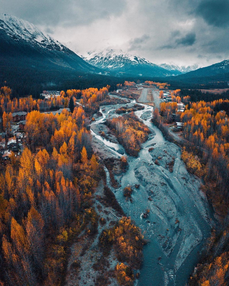 La Belleza De Alaska, río toma aérea