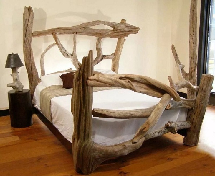 Piezas de madera, cama de madera a la deriva