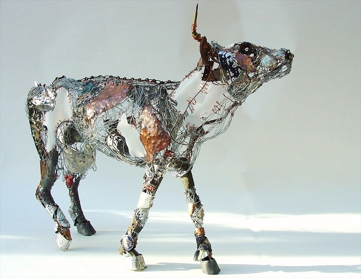 Esculturas De Animales, Vaca con el cuerno arrugado I